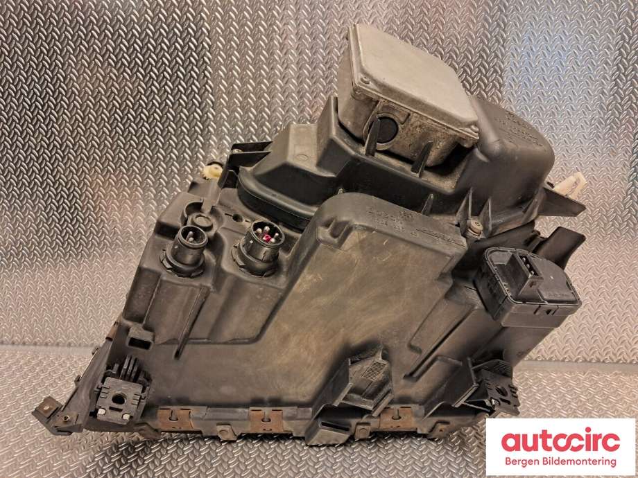 Frontlykt høyre halogen til Audi A8 1995-2002 (Type I) (AUDI|4D0941004D|1305235231|)