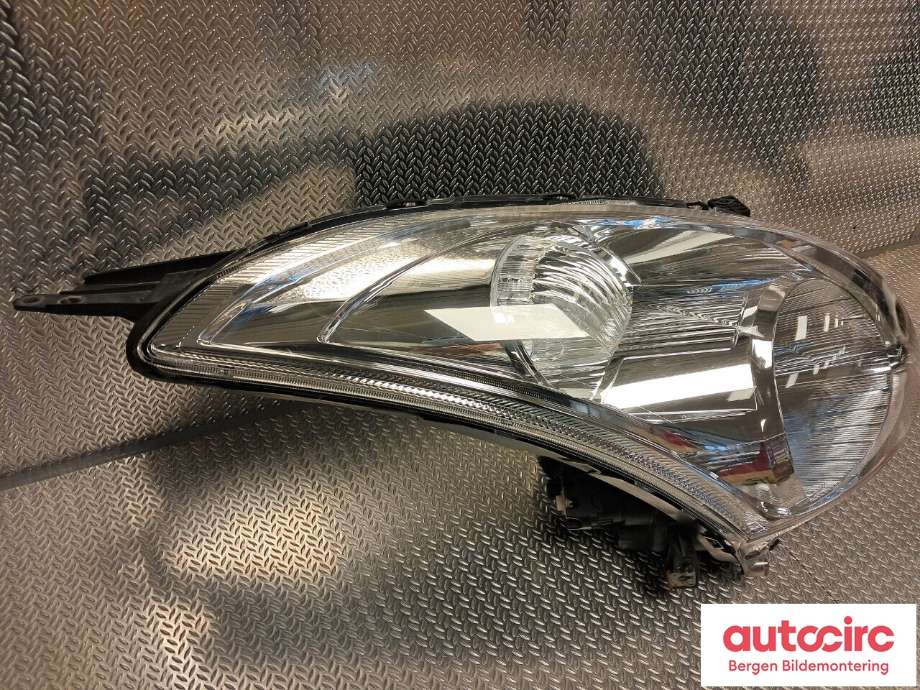 Frontlykt høyre halogen til Suzuki Swift 2011-2017 (SUZUKI|35120-68L00|)