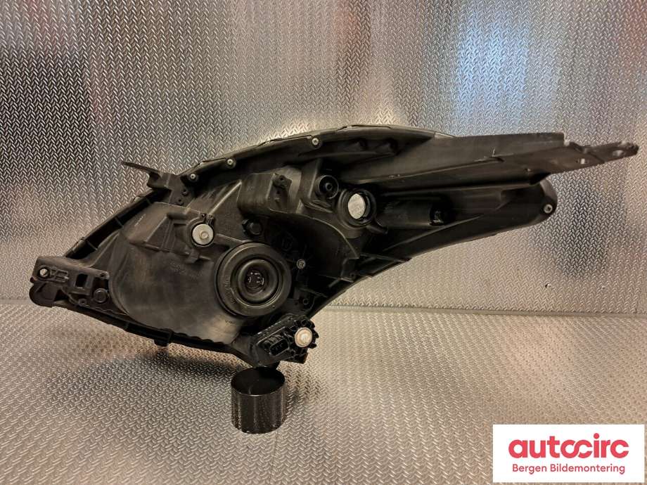 Frontlykt høyre halogen til Suzuki Swift 2011-2017 (SUZUKI|35120-68L00|)