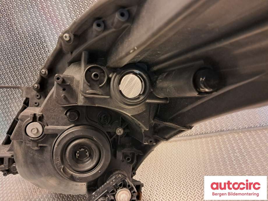 Frontlykt høyre halogen til Suzuki Swift 2011-2017 (SUZUKI|35120-68L00|)