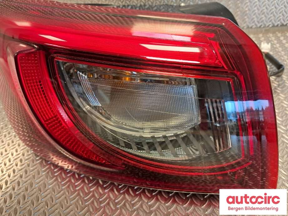 Baklykt venstre til Mazda CX-3 2015-2022  (MAZDA|DB2S51160F|)