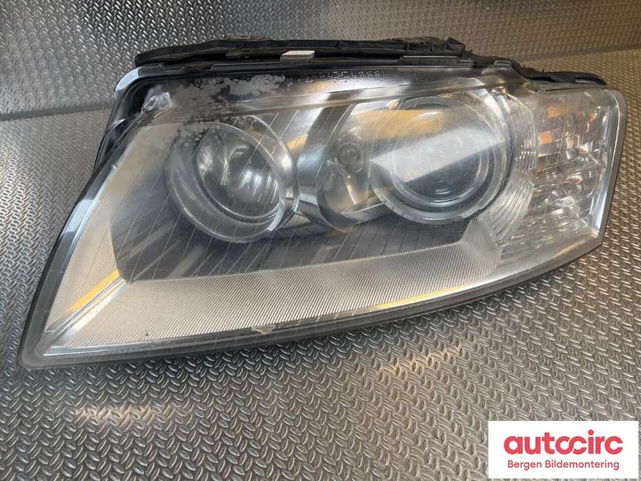 Frontlykt venstre halogen til Audi A8, 2003-2010 (Type II) (AUDI|)