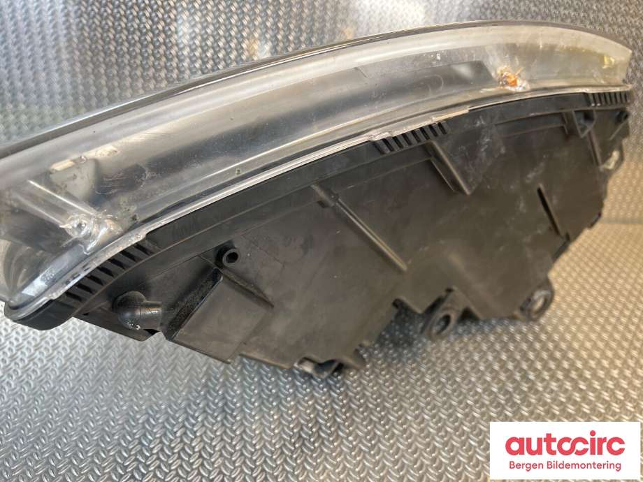 Frontlykt venstre halogen til Audi A8 2003-2010 (Type II) (AUDI|)