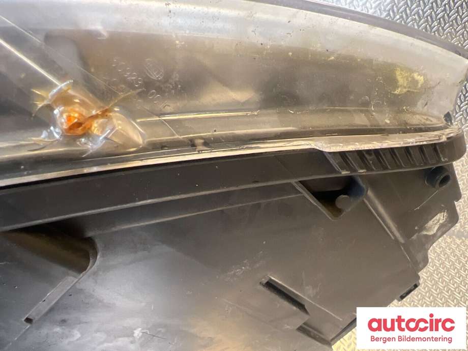 Frontlykt venstre halogen til Audi A8 2003-2010 (Type II) (AUDI|)