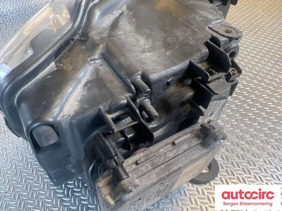 Frontlykt venstre halogen til Audi A8 2003-2010 (Type II) (AUDI|)