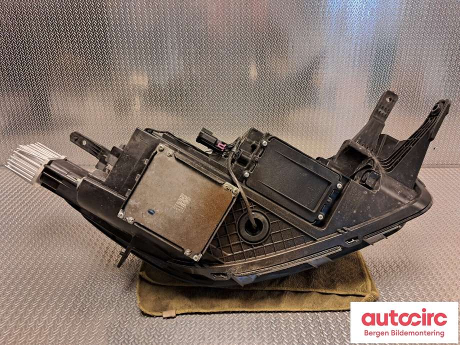 Frontlykt venstre halogen til MG ZS EV 2019-2021 (Type I, Fase 1)  (11275385|)