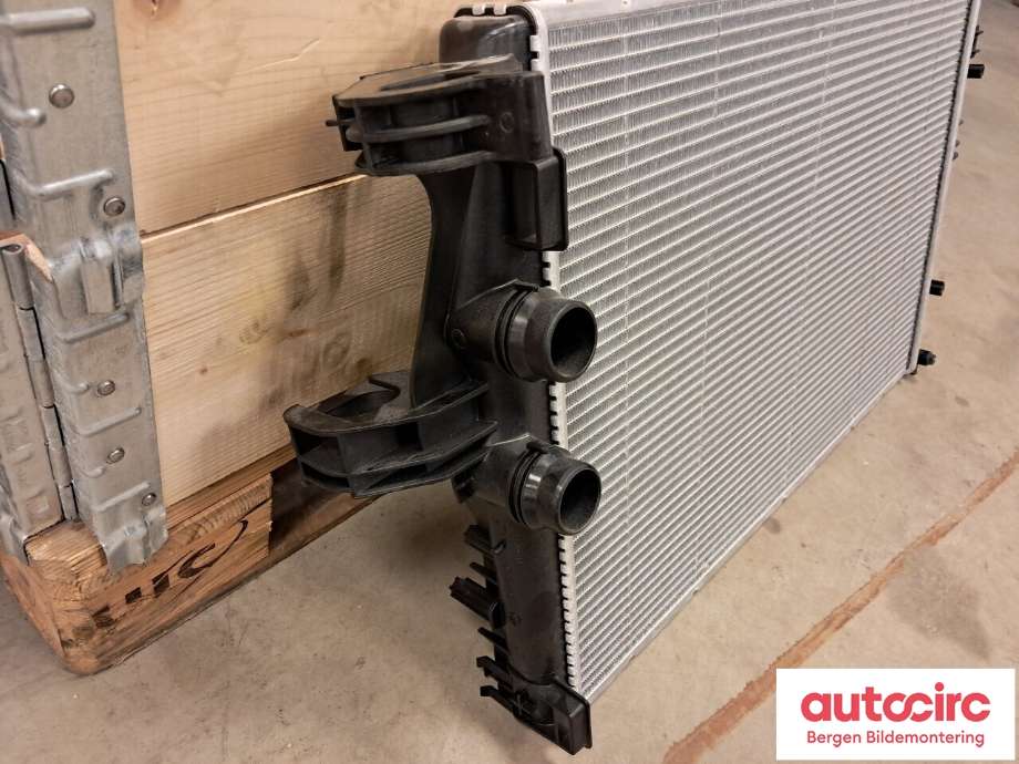 Radiator (automat gir) til Iveco Daily 2014-->> (Type VI)  (|5801264635)