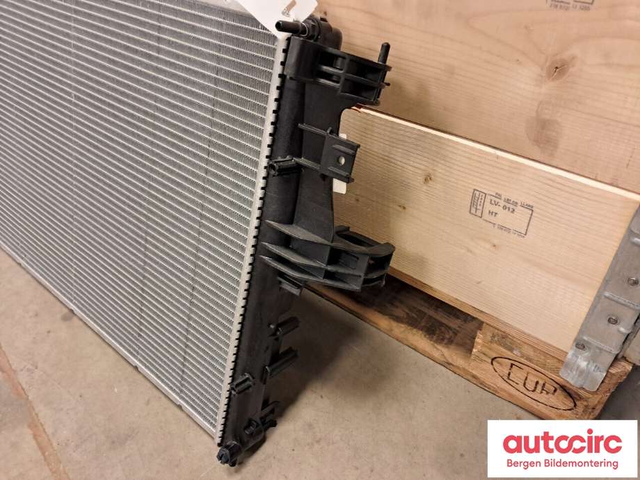 Radiator (automat gir) til Iveco Daily 2014-->> (Type VI)  (|5801264635)