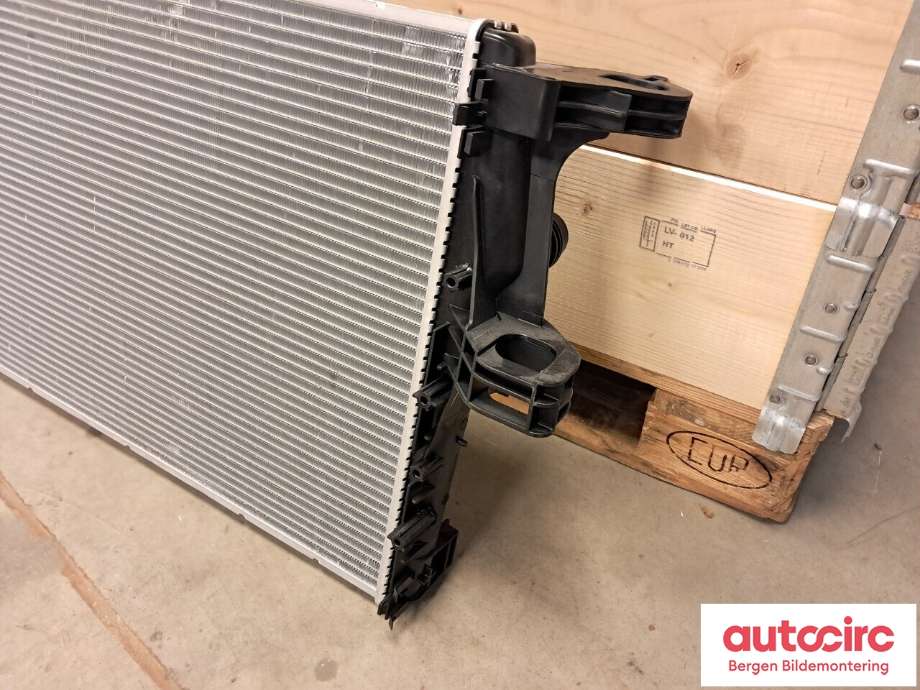 Radiator (automat gir) til Iveco Daily 2014-->> (Type VI)  (|5801264635)