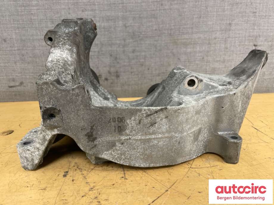 Dynamobrakett til BMW 1-Serie 2004-2011 (E81/E82/E87/E88) (E81/E82/E87/E88) (BMW|11 16 7 802 639|)