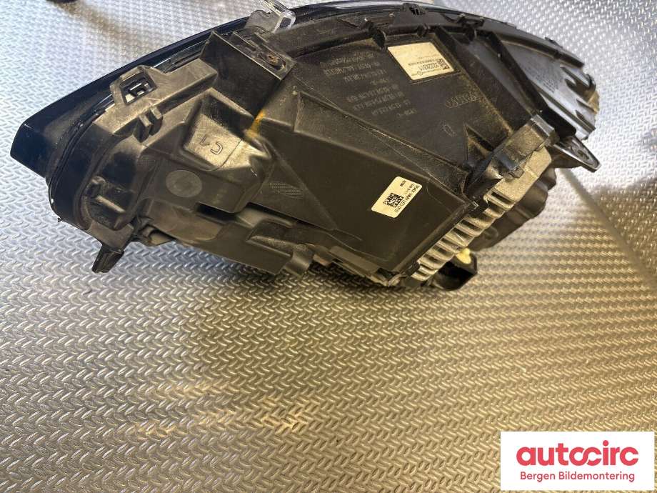 Frontlykt høyre halogen til Volvo V90 / V90 CC / S90 2016-->>  (VOLVO|31655741|32420510|)