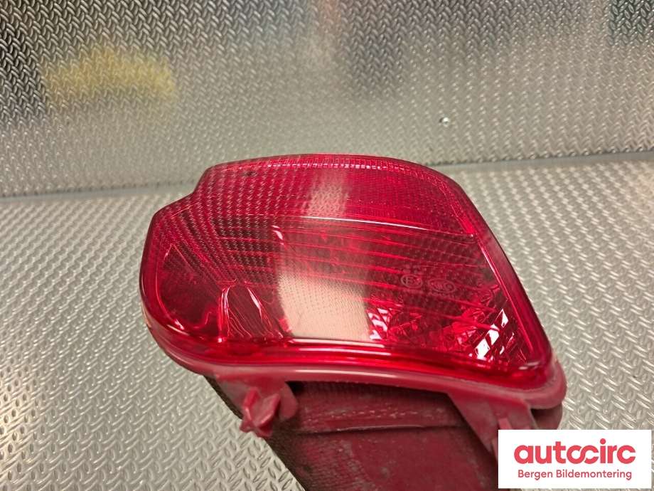 Baklykt fra støtfanger til Peugeot 2008 2019-->> (Type II)  (PEUGEOT|98 117 183 80|)