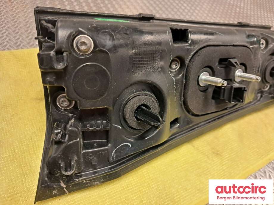 Baklykt venstre indre til Peugeot 2008 2019-->> (Type II)  (PEUGEOT|98 259 575 80|)