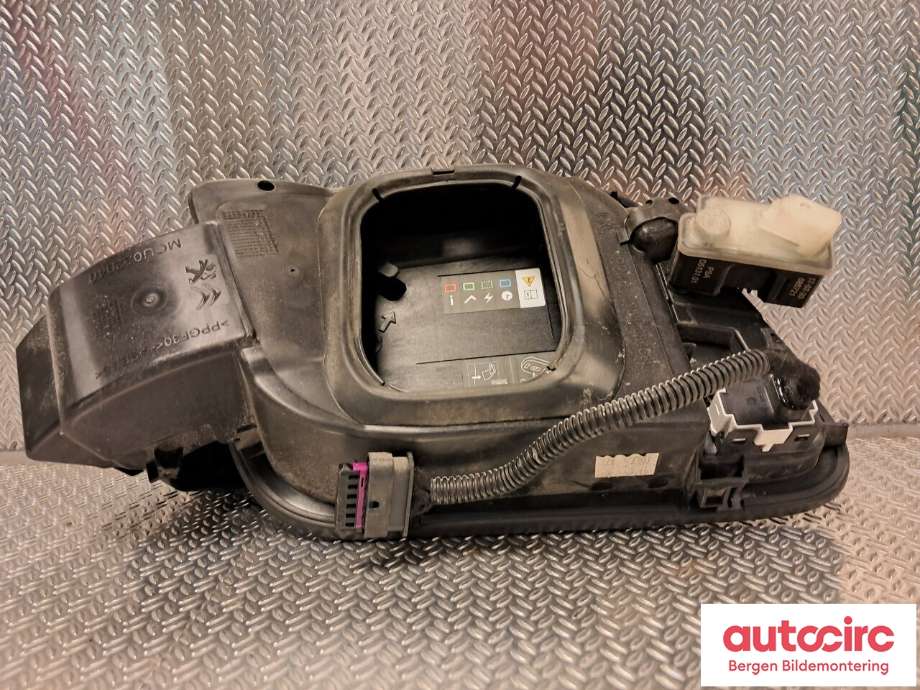 Batterilader inntak/luke til Peugeot 2008 2019-->> (Type II)  (PEUGEOT|9832294580|)