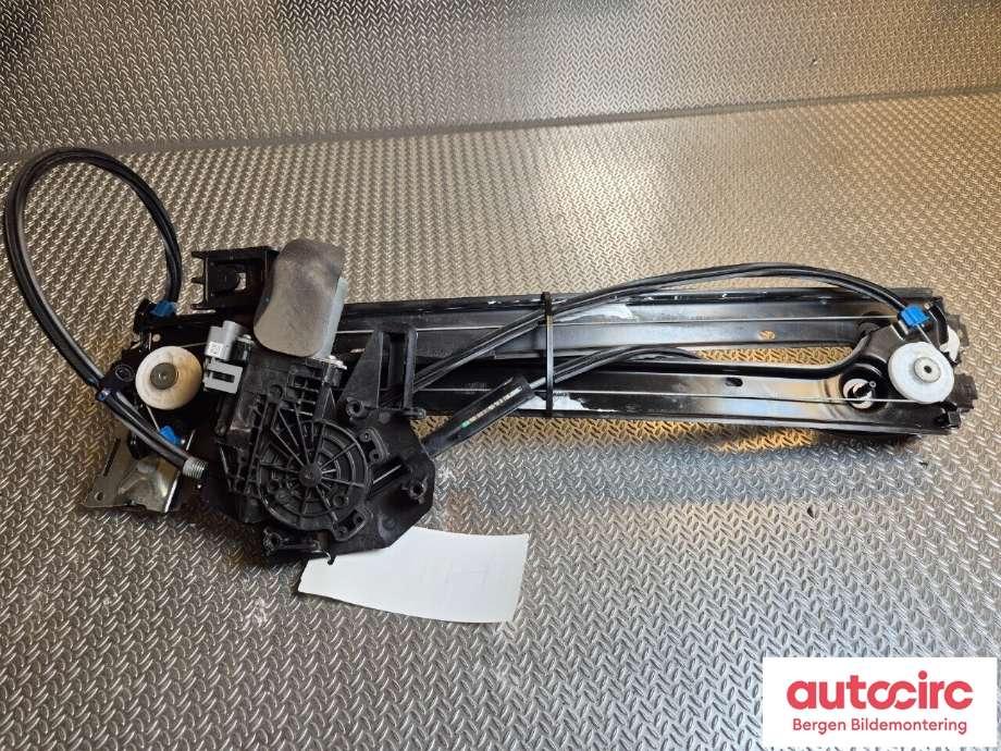 Ruteheis til Tesla Model X 2016-->>  (TESLA|1028819-80-E|)