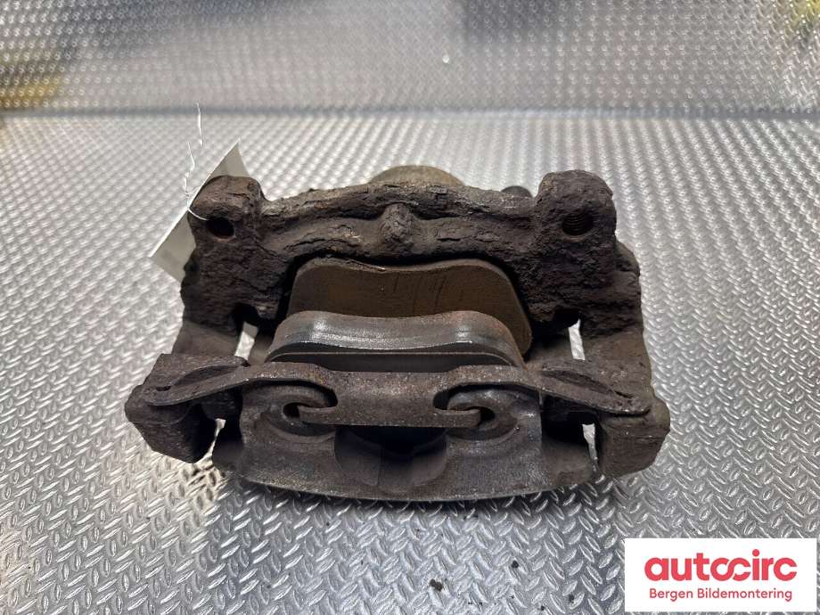 Bremsecaliper venstre foran til Volvo V70 2007-2013 (Type III, Fase 1)  (VOLVO|8603753|)