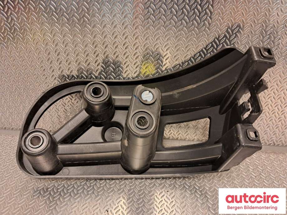 Diverse deler til Peugeot 2008 2019-->> (Type II)  (PEUGEOT|16 685 113 80|)