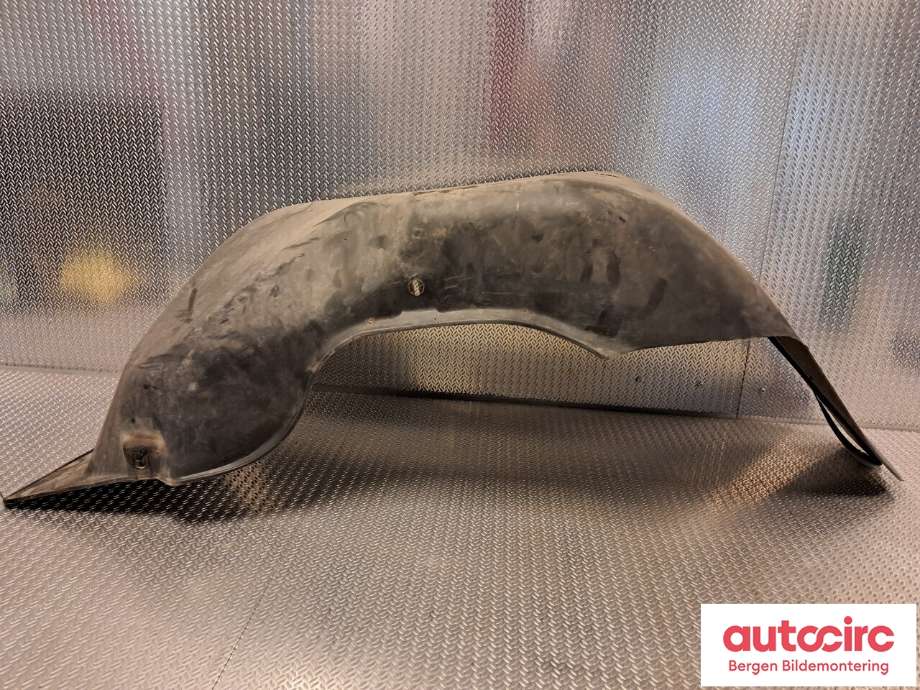 Skjerm locari venstre foran til Mercedes G-Wagen 1990-->> (W463) (W463) (MERCEDES|A 463 884 13 22|)