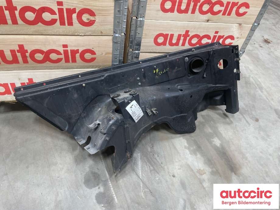 Diverse deler til Mercedes G-Wagen 1990-->> (W463) (W463) (MERCEDES|A 463 620 18 50|)