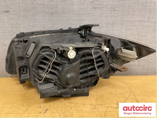Frontlykt høyre halogen til BMW 1-Serie 2004-2011 (E81/E82/E87/E88) (E81/E82/E87/E88) (BMW|63 12 6 924 486||63.01206924486- 10)