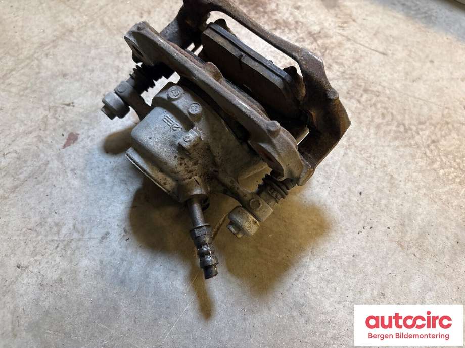 Bremsecaliper høyre foran til BMW i3 2013-2022  (BMW|34 11 6 860 270|)