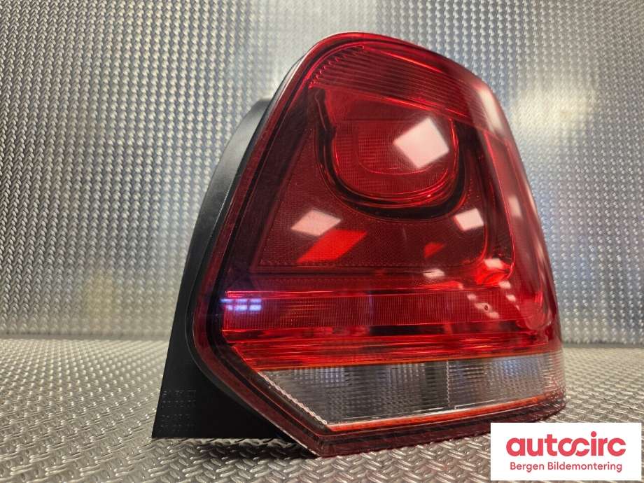 Baklykt høyre til VW Polo 2009-2014 (Type V, Fase 1)  (VOLKSWAGEN|6R0 945 096 AH|)