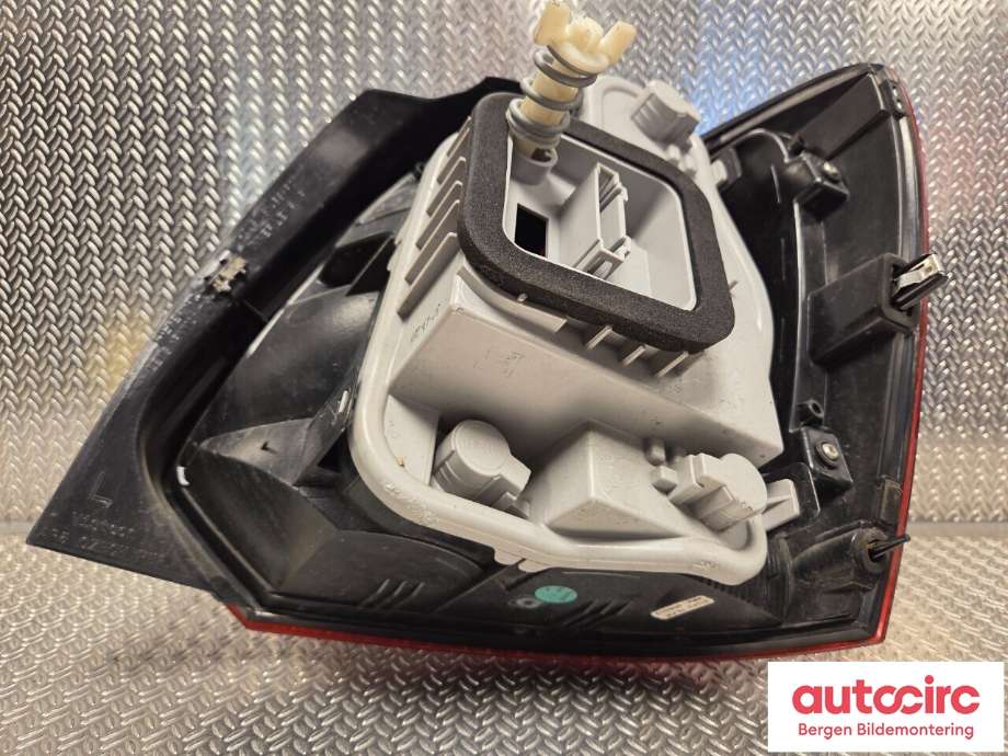 Baklykt venstre til VW Polo 2009-2014 (Type V, Fase 1)  (VOLKSWAGEN|6R0 945 095 AH|)