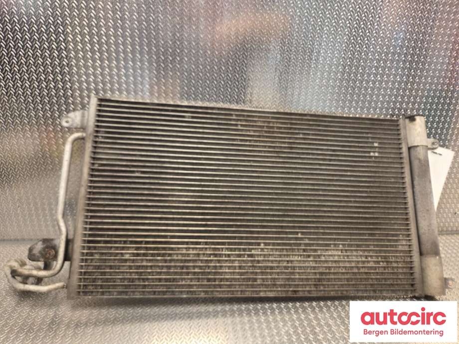 Aircondition radiator til VW Polo 2009-2014 (Type V, Fase 1)  (VOLKSWAGEN|6R0 820 411 Q||6R0 820 411 D)