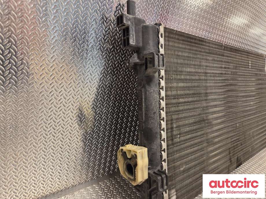 Radiator (manuell gir) til VW Polo 2009-2014 (Type V, Fase 1) (VOLKSWAGEN|6R0 121 253|)