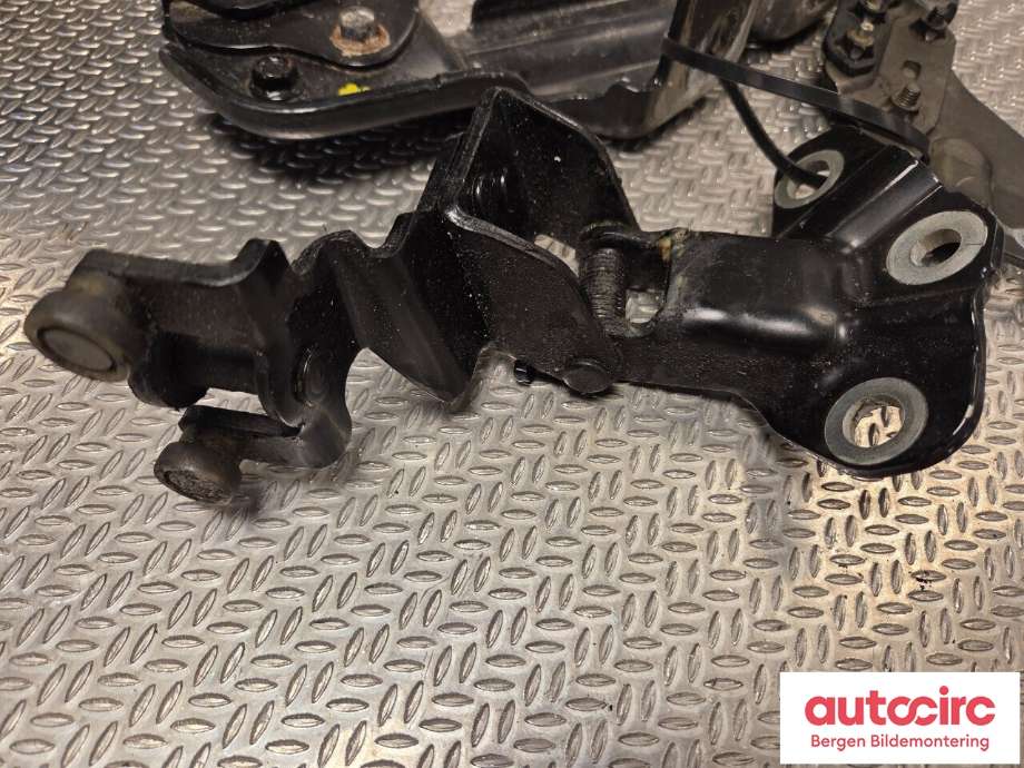 Diverse deler til Nissan NV200 2010-2019  (NISSAN|82401JX00A|82421JX00B|82411JX00A)