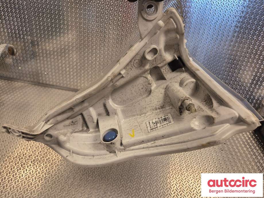 Frontlykt venstre halogen til Nissan Leaf 2011-2017 (Type I)  (NISSAN|261853NL0A|)