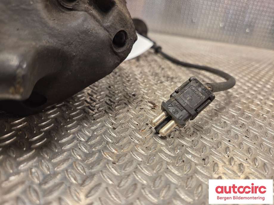 Bremsecaliper venstre foran til Mercedes G-Wagen 1990-->> (W463) (W463) (MERCEDES|A 004 420 69 83|)