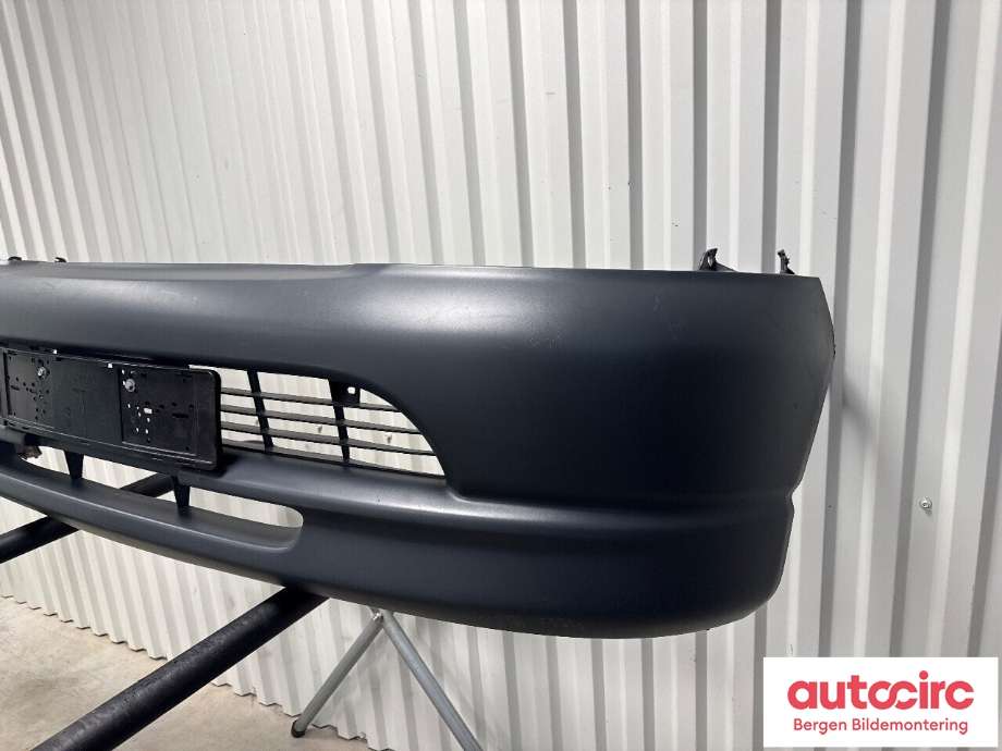 Støtfanger foran til Toyota Hiace 2001-2006 (Fase 2)  (TOYOTA|5211926150|)