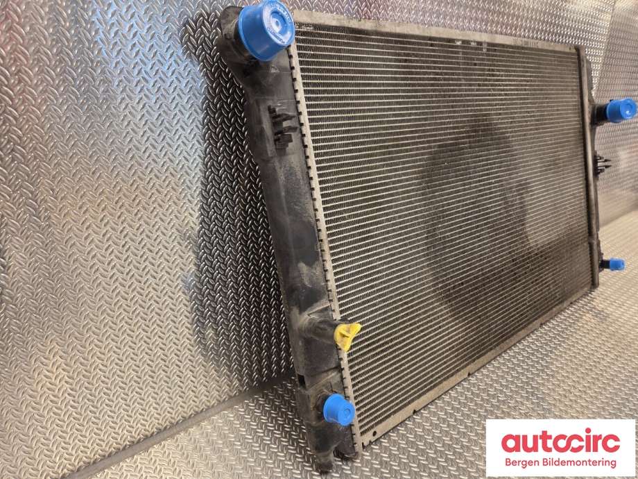 Radiator (automat gir) til Toyota Yaris 2012-2014 (Type III, Fase 1)  (TOYOTA|1640021330|1640021331|4221348630)