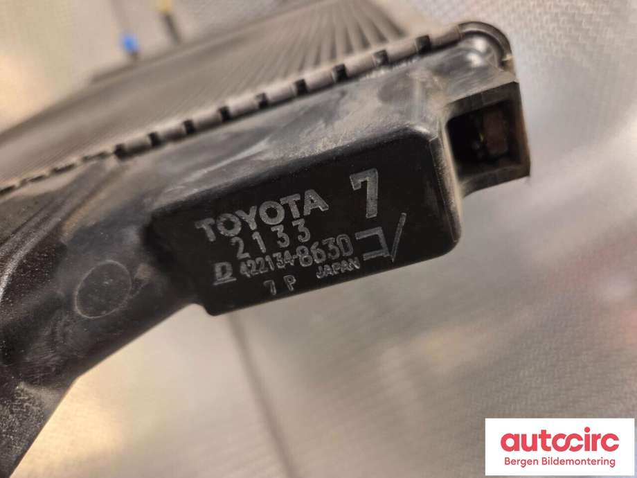 Radiator (automat gir) til Toyota Yaris 2012-2014 (Type III, Fase 1)  (TOYOTA|1640021330|1640021331|4221348630)