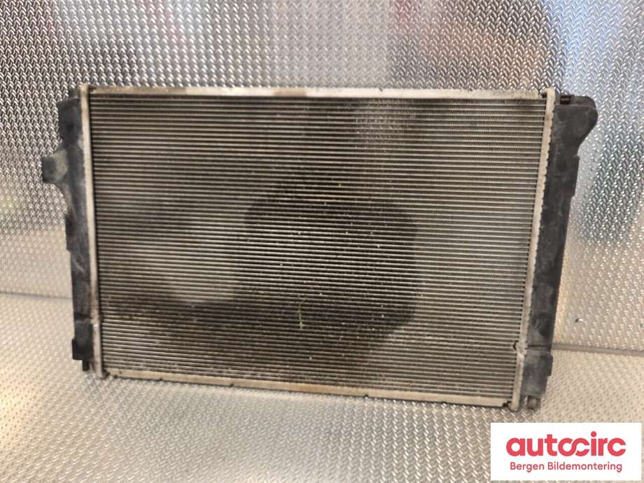 Radiator (automat gir) til Toyota Yaris 2012-2014 (Type III, Fase 1)  (TOYOTA|1640021330|1640021331|4221348630)