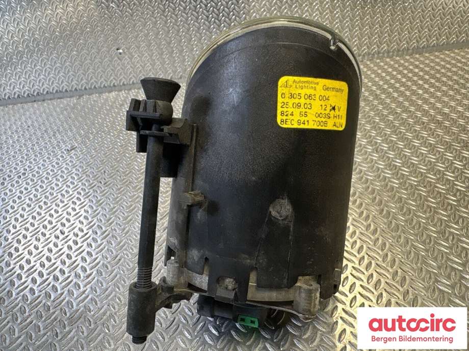 Tåkelykt høyre foran til Audi A4 2001-2004 (Type II) (B6) (B6) (AUDI|8E0 941 700 B|)