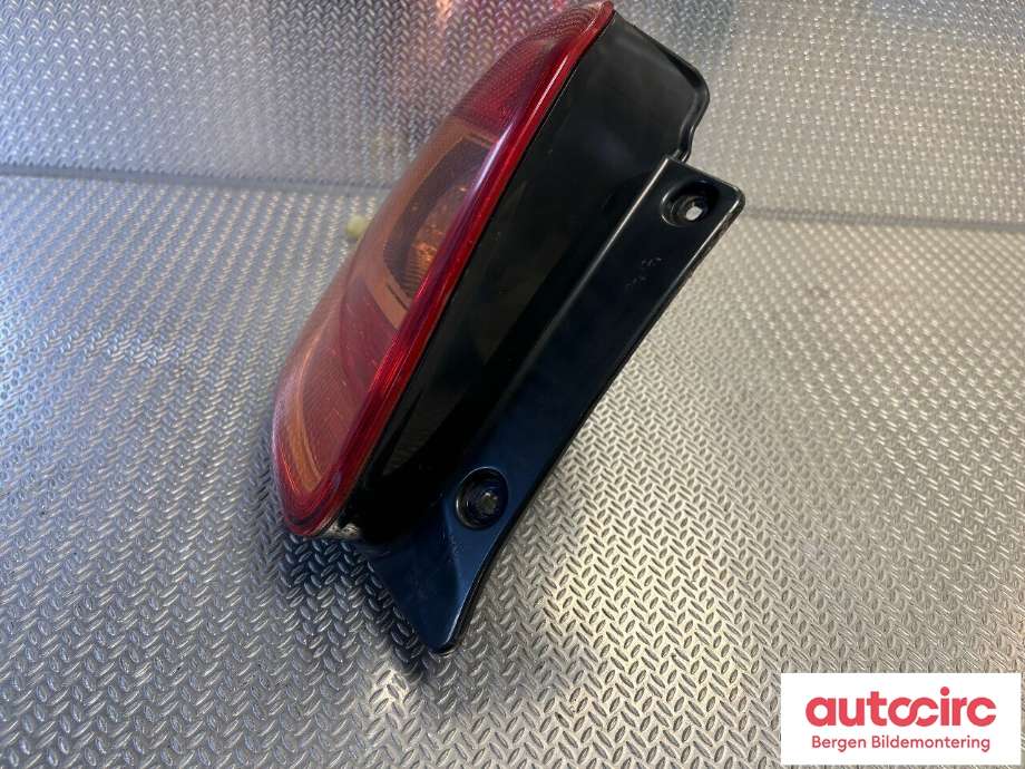 Baklykt venstre til Suzuki SX4 2006-2009 (Type I, Fase 1)  (SUZUKI|35670-79J00-000|35670-79J00|)