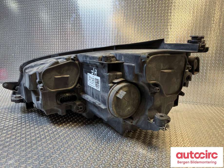 Frontlykt høyre halogen til VW e-Golf 2014-2017 (Fase 1)  (VOLKSWAGEN|5GE 941 773 B|)
