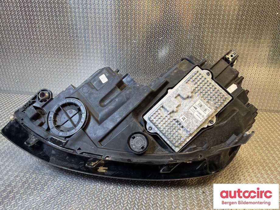 Frontlykt høyre halogen til VW e-Golf 2014-2017 (Fase 1)  (VOLKSWAGEN|5GE 941 773 B|)
