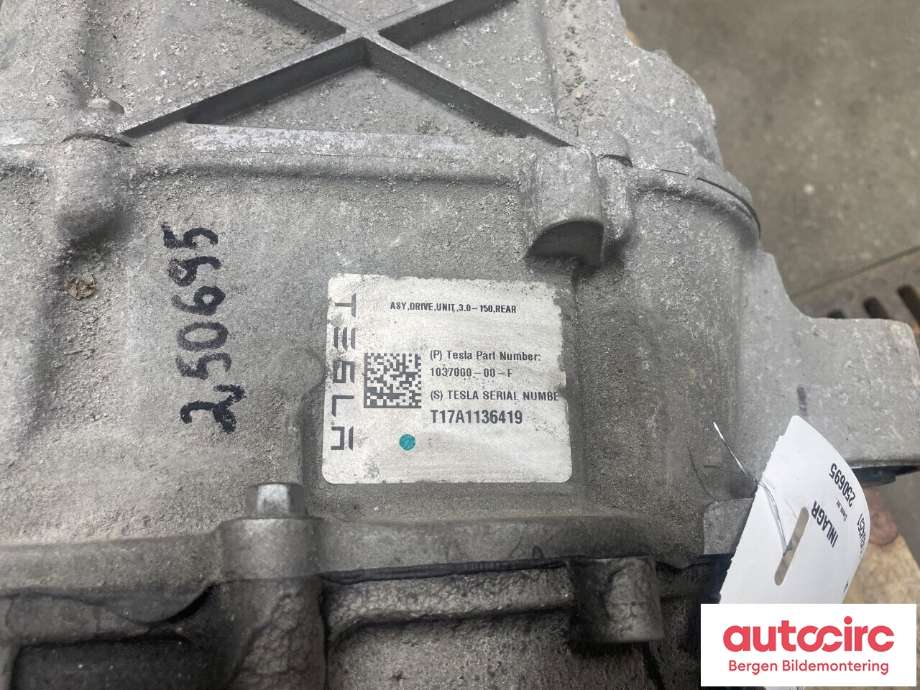 Motor elbil bak til Tesla Model X 2016-->>  (TESLA|1037000-00-F|)