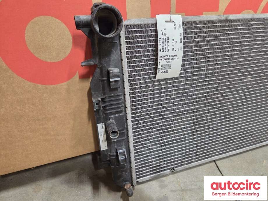 Radiator (automat gir) til VW Crafter 2006-2011 (Type I, Fase 1)  (VOLKSWAGEN|2E0 121 253 B|2E0 121 253|)