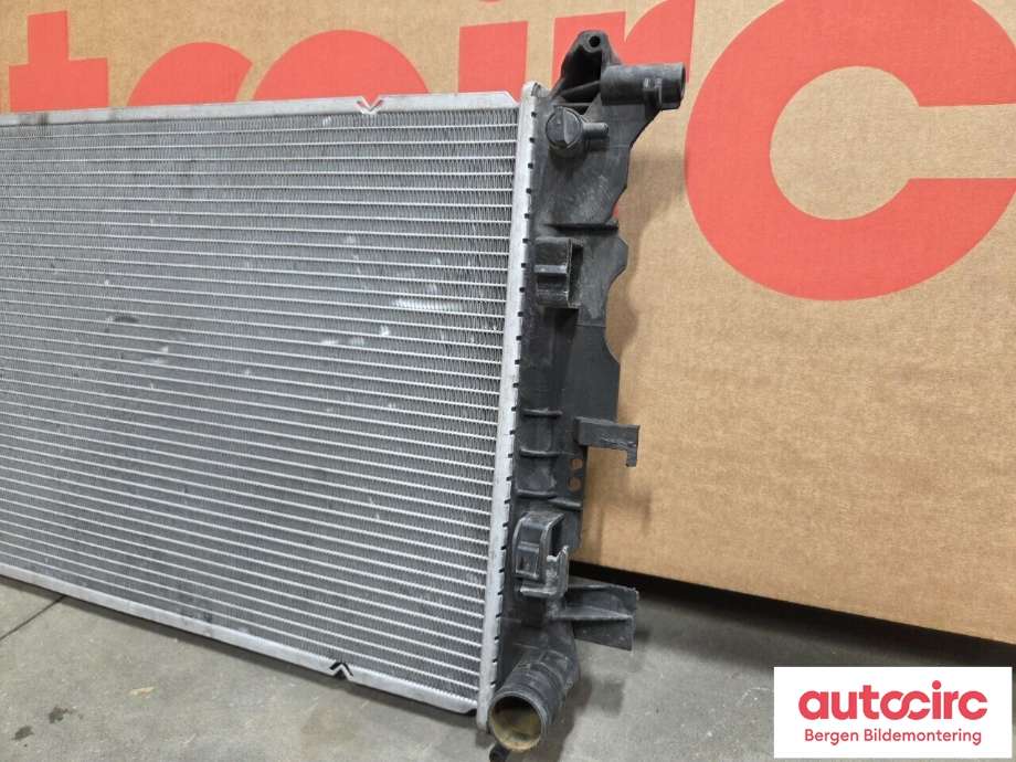 Radiator (automat gir) til VW Crafter 2006-2011 (Type I, Fase 1)  (VOLKSWAGEN|2E0 121 253 B|2E0 121 253|)