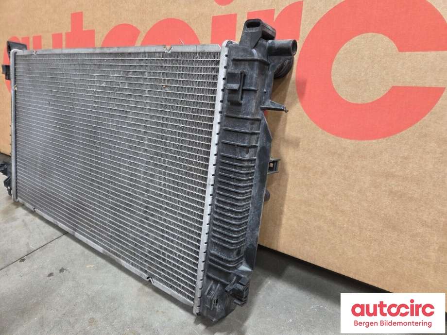 Radiator (automat gir) til VW Crafter 2006-2011 (Type I, Fase 1)  (VOLKSWAGEN|2E0 121 253 B|2E0 121 253|)