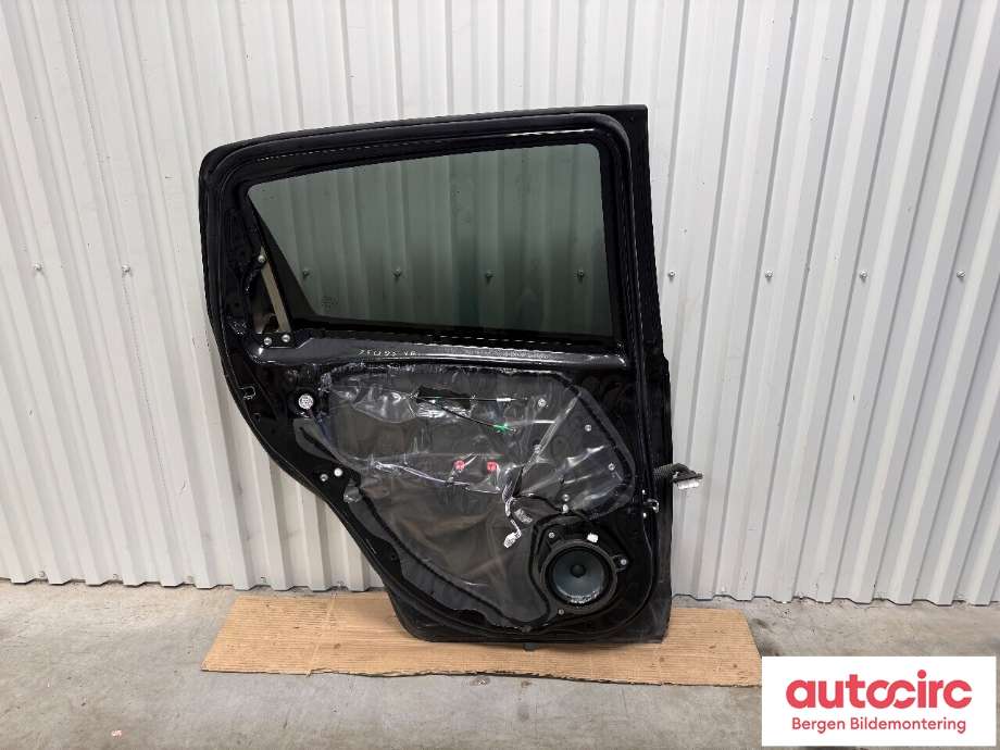 Dør venstre bak til Toyota Yaris 2012-2014 (Type III, Fase 1)  (TOYOTA|670040D210|)