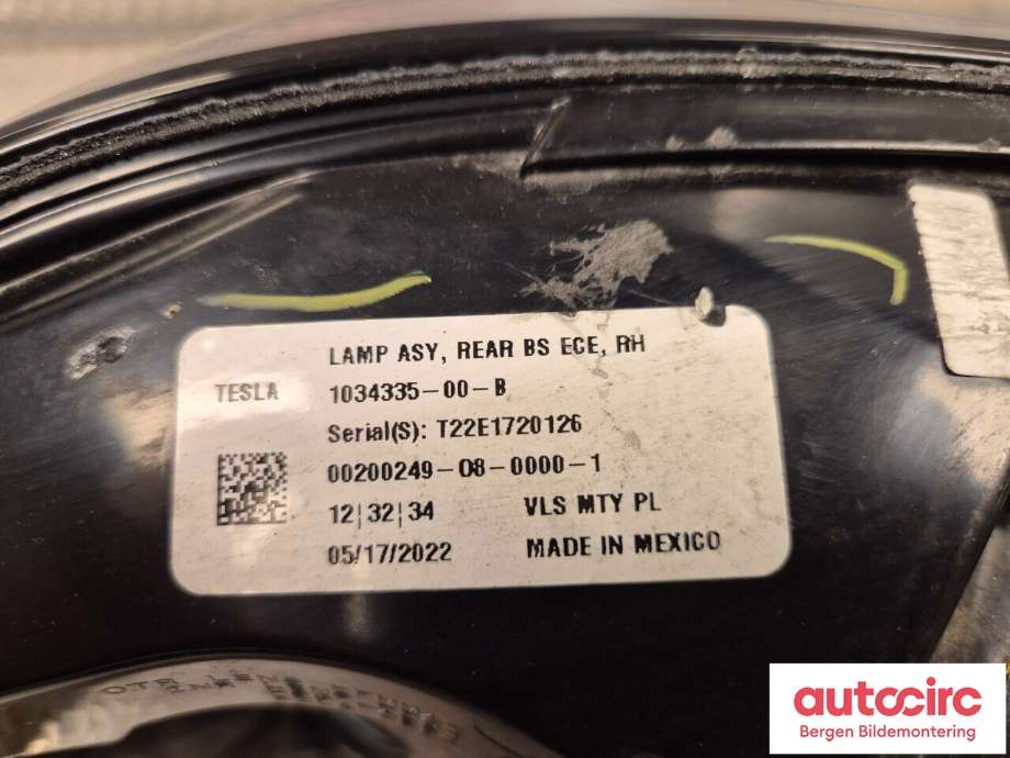 Baklykt høyre til Tesla Model X 2016-->>  (TESLA|1034335-00-B|1022421-00-B|)