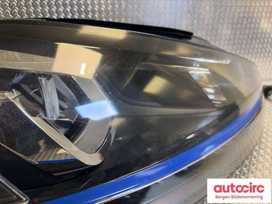 Frontlykt høyre halogen til VW e-Golf 2014-2017 (Fase 1)  (VOLKSWAGEN|5GE 941 774|)