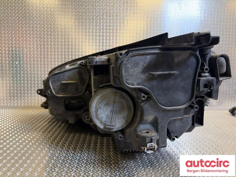 Frontlykt høyre halogen til VW e-Golf 2014-2017 (Fase 1)  (VOLKSWAGEN|5GE 941 774|)