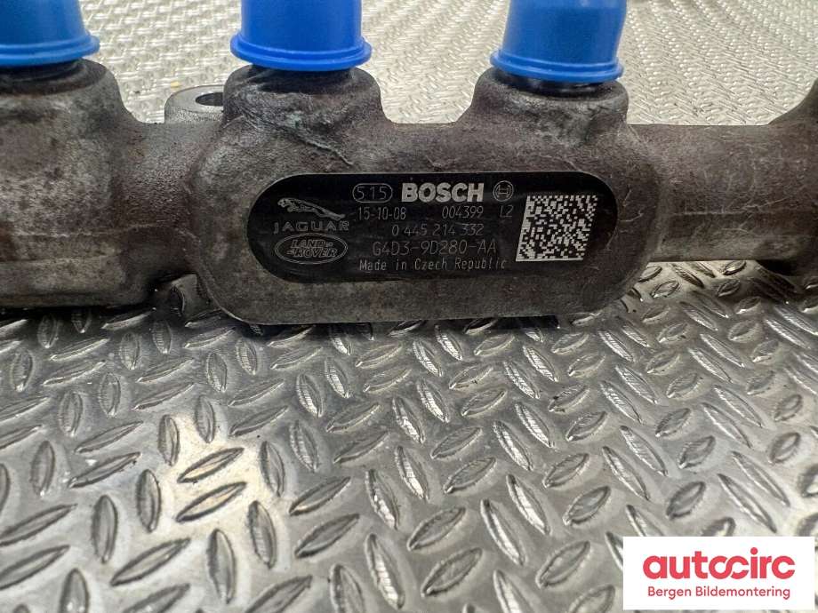 Dyseskinne (fuelrail) til Jaguar XE 2015-->>  (JAGUAR|AJ813370|)