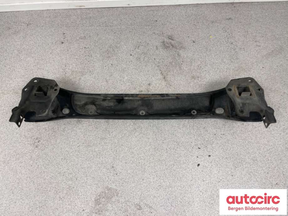 Støtfangerforsterkning foran til VW Transporter / Caravelle 2003-2009 (Fase 1) (T5) (T5) (VOLKSWAGEN|7H0 807 109 B|)